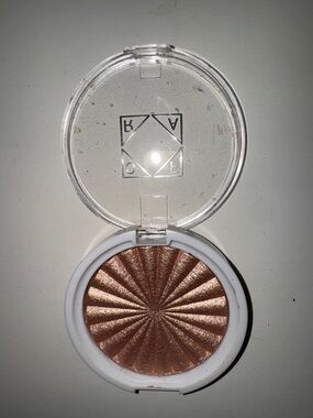 Ofra Cosmetics X Nikkie Tutorials Highlighter in Everglow